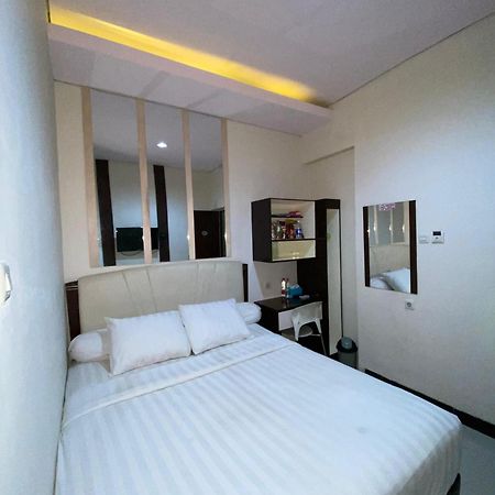 Dekost Madiun Hotel Luaran gambar