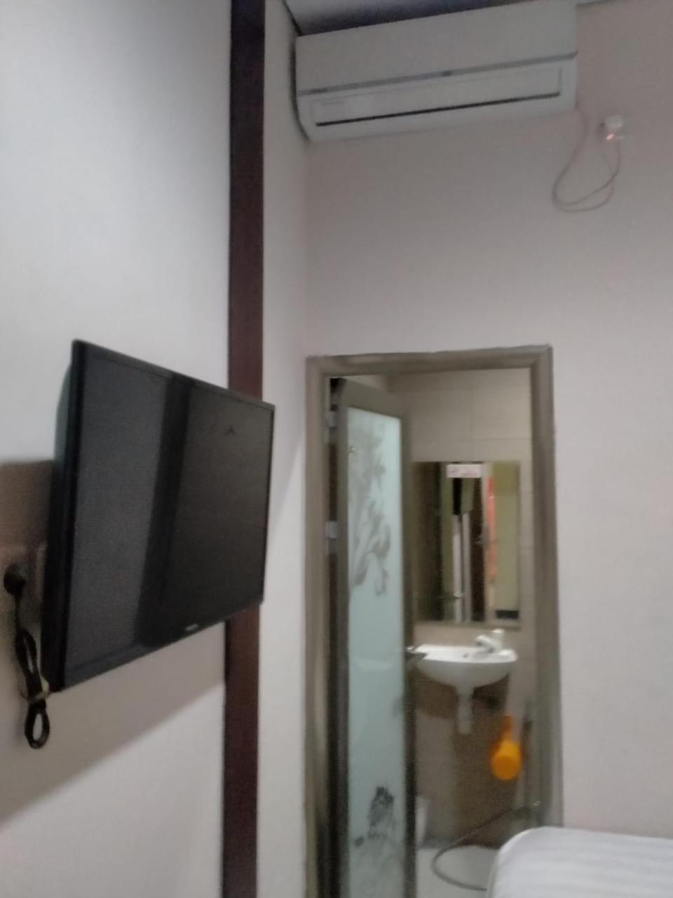Dekost Madiun Hotel Luaran gambar