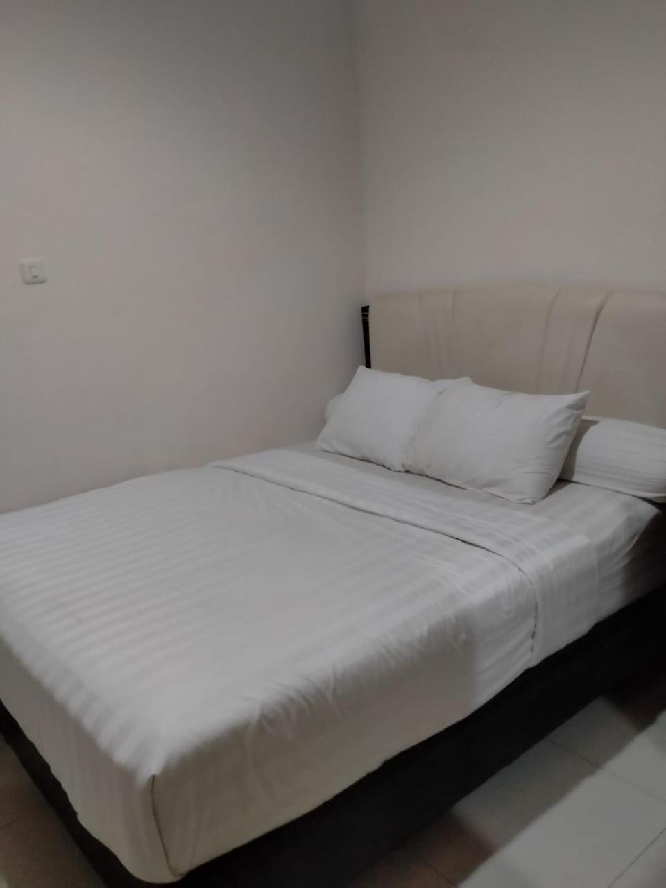 Dekost Madiun Hotel Luaran gambar