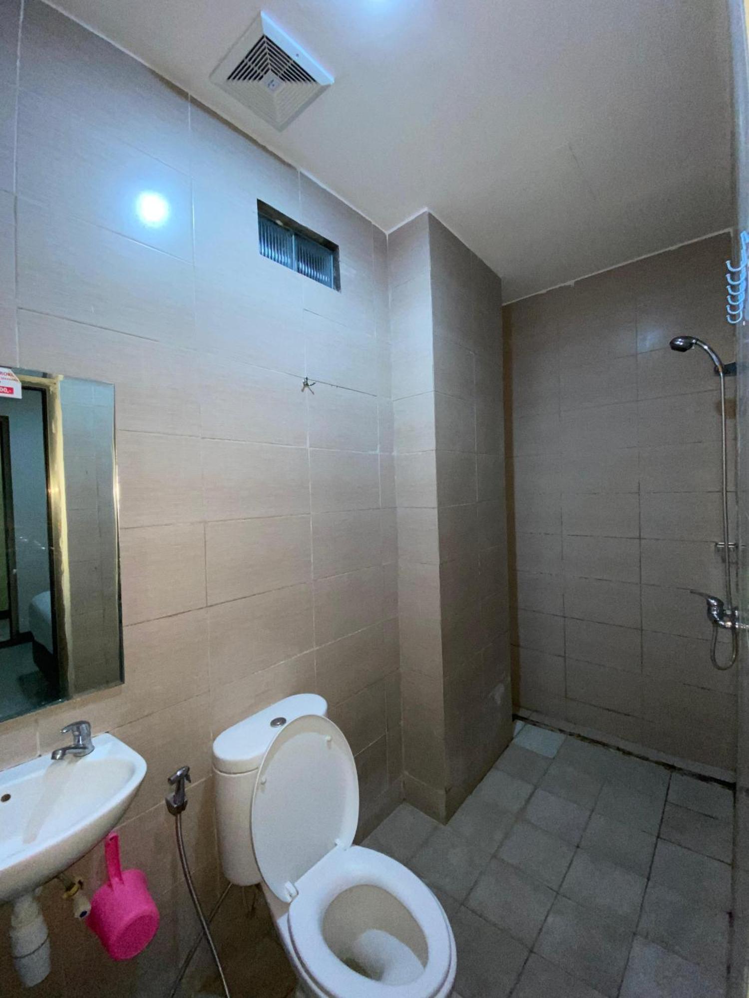 Dekost Madiun Hotel Luaran gambar