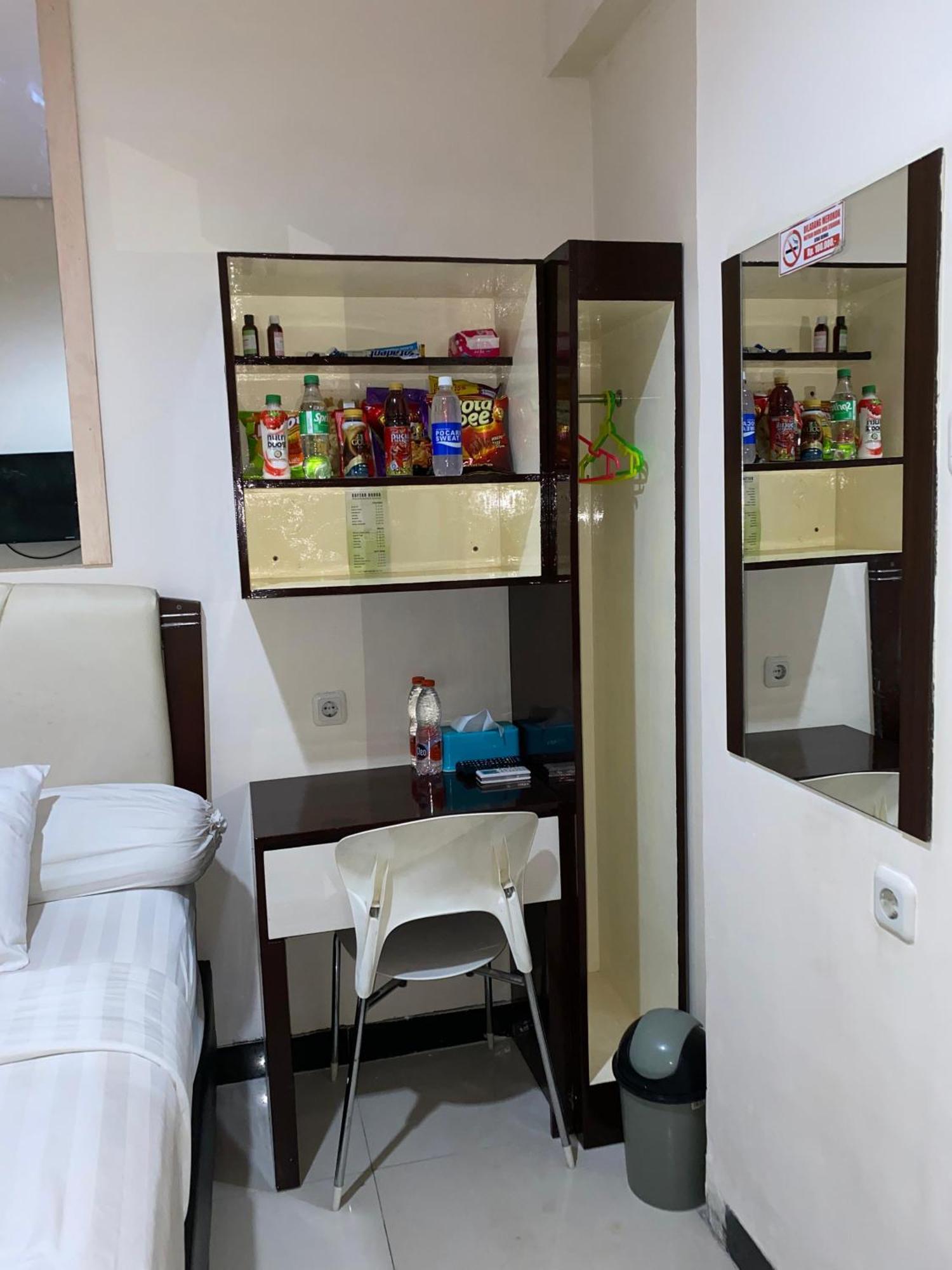 Dekost Madiun Hotel Luaran gambar