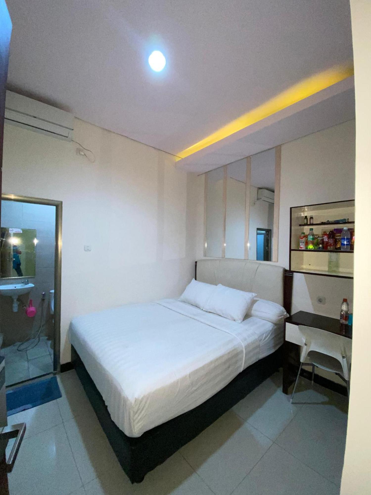 Dekost Madiun Hotel Luaran gambar